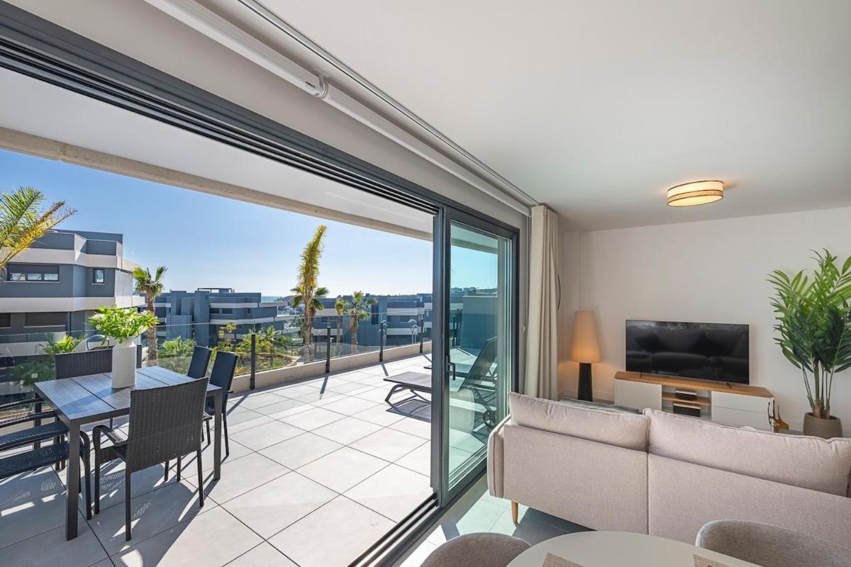 Apartment Magnificent 3-bedroom Apartment, Terrace, Sauna And Swimming Pools *