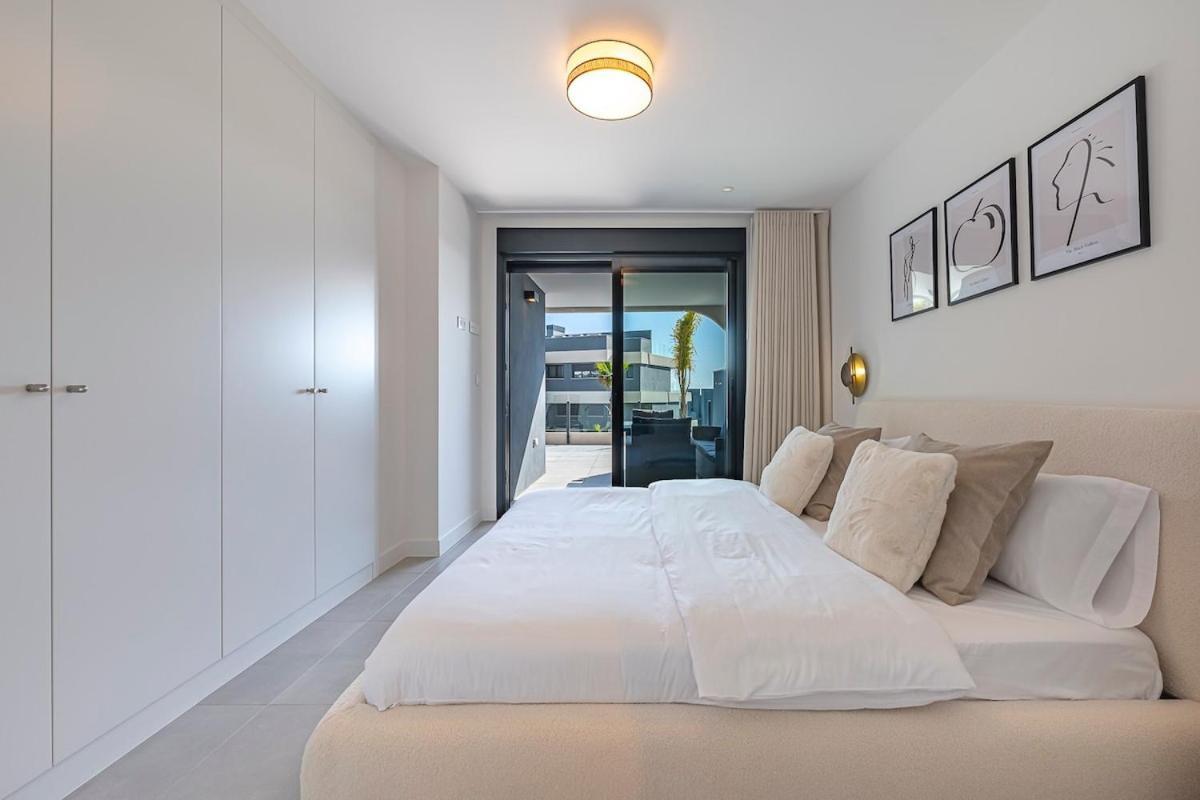 Magnificent 3-bedroom Apartment, Terrace, Sauna And Swimming Pools Apartment *