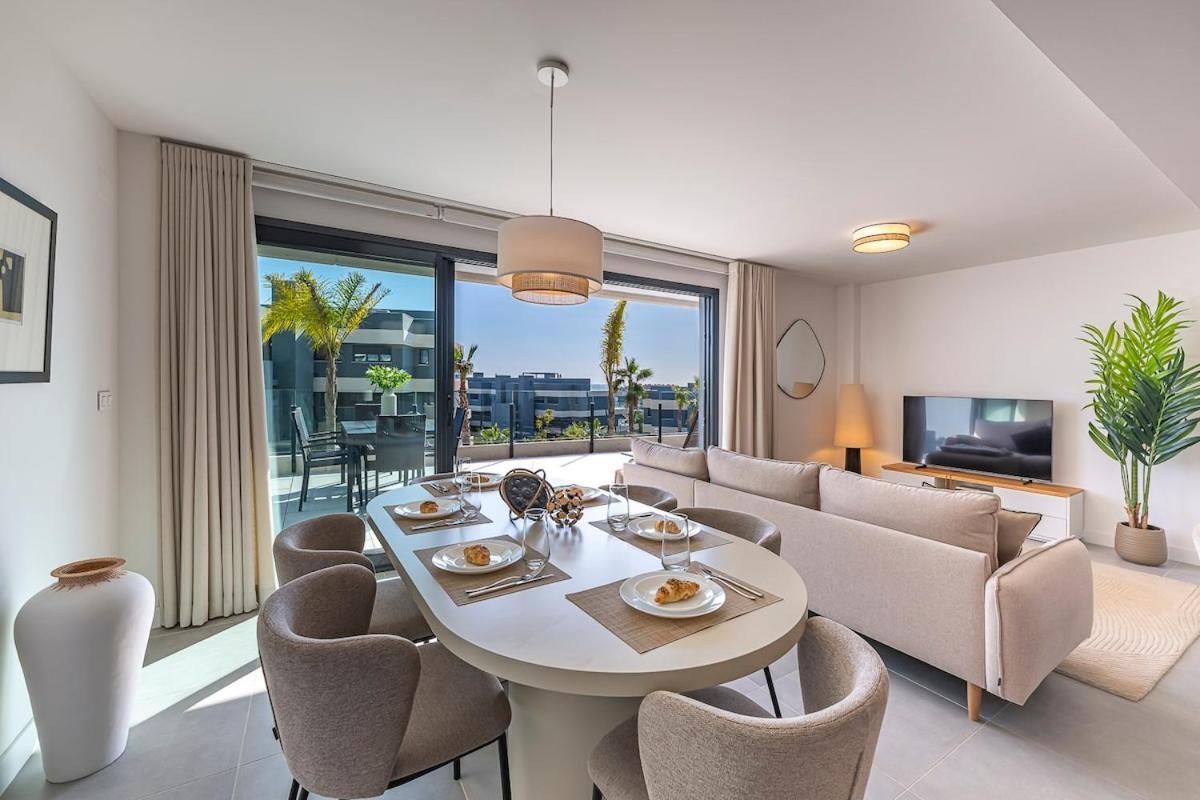 Magnificent 3-bedroom Apartment, Terrace, Sauna And Swimming Pools Apartment