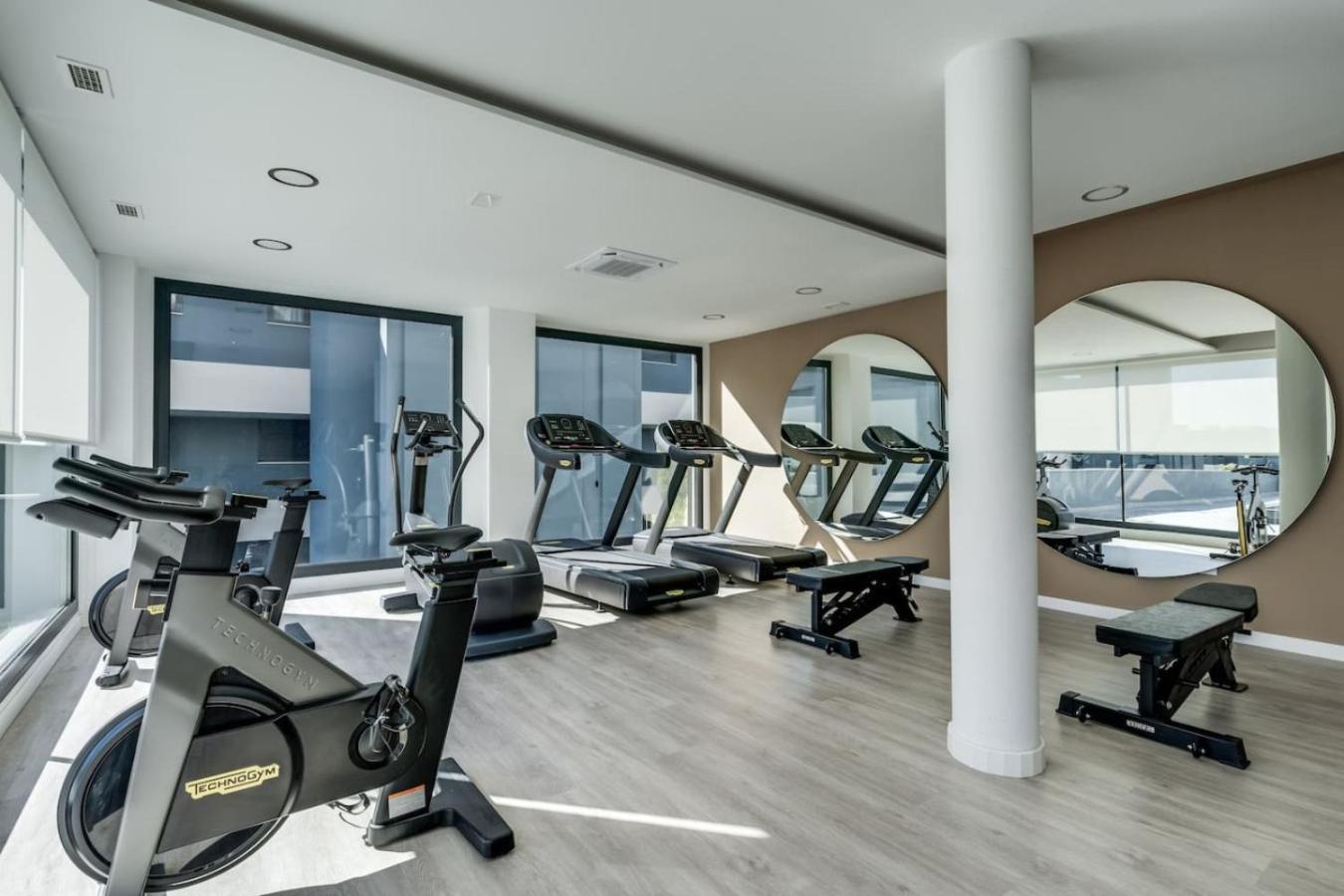 Apartment Luxe 6-persoons Met Grote Tuin In Oasis 325 Estepona