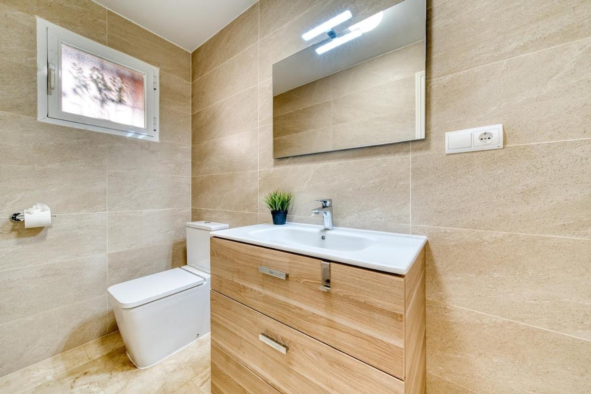 Сasa de vacaciones Playa Azul Beachfront Townhouse Estepona