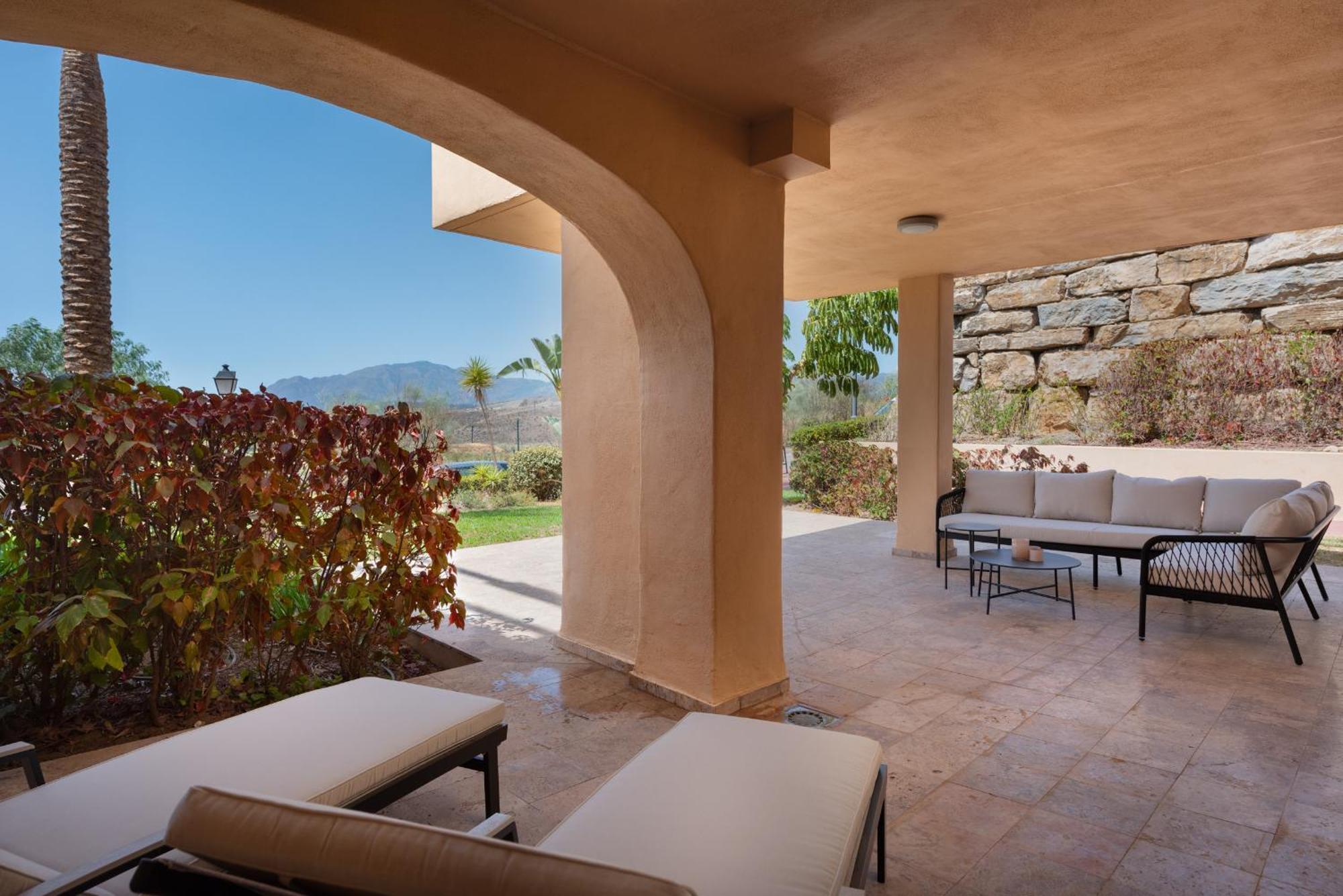 Serene 3-bedroom With Sea And Sunset Views Appartement