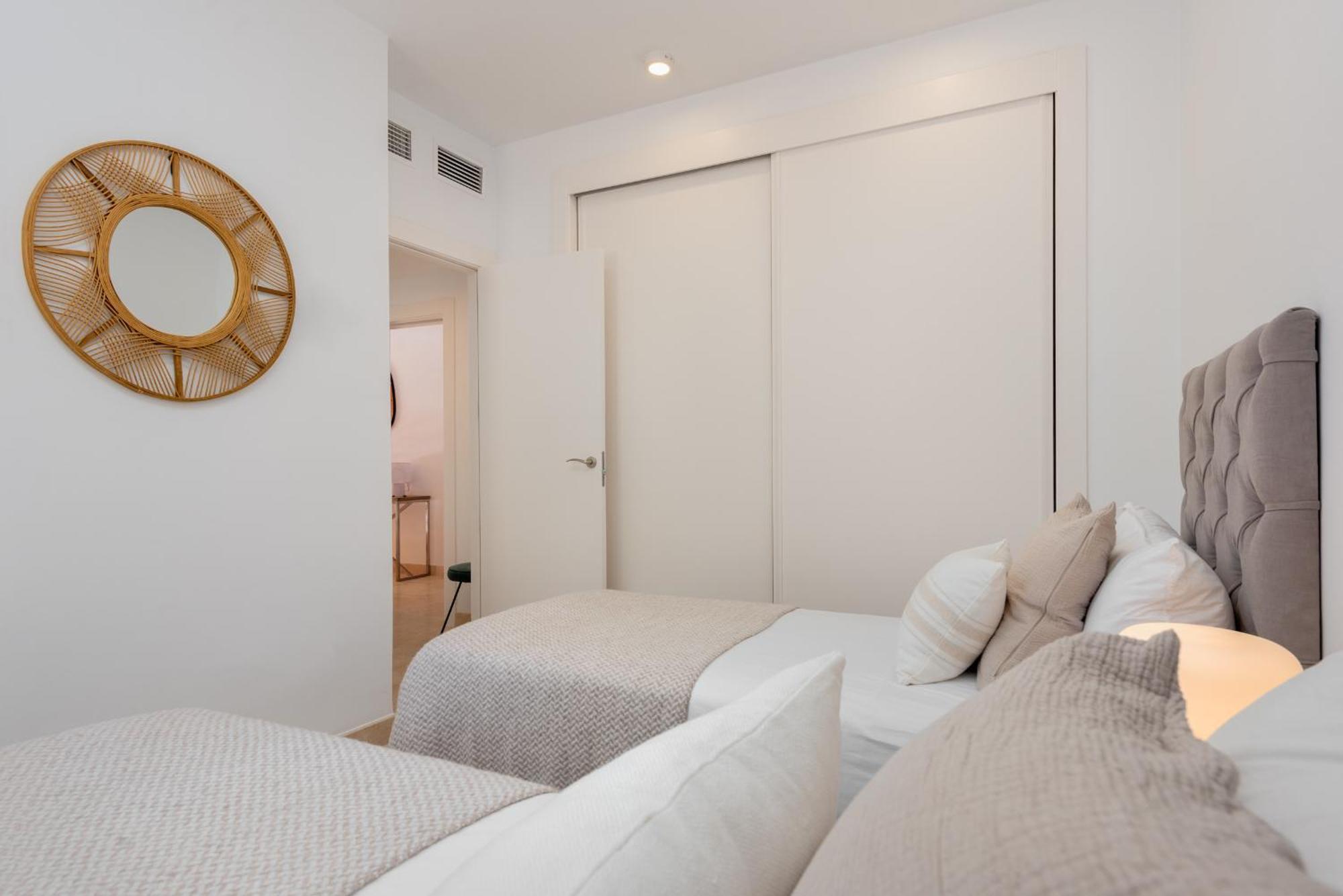 Apartment Serene 3-bedroom With Sea And Sunset Views