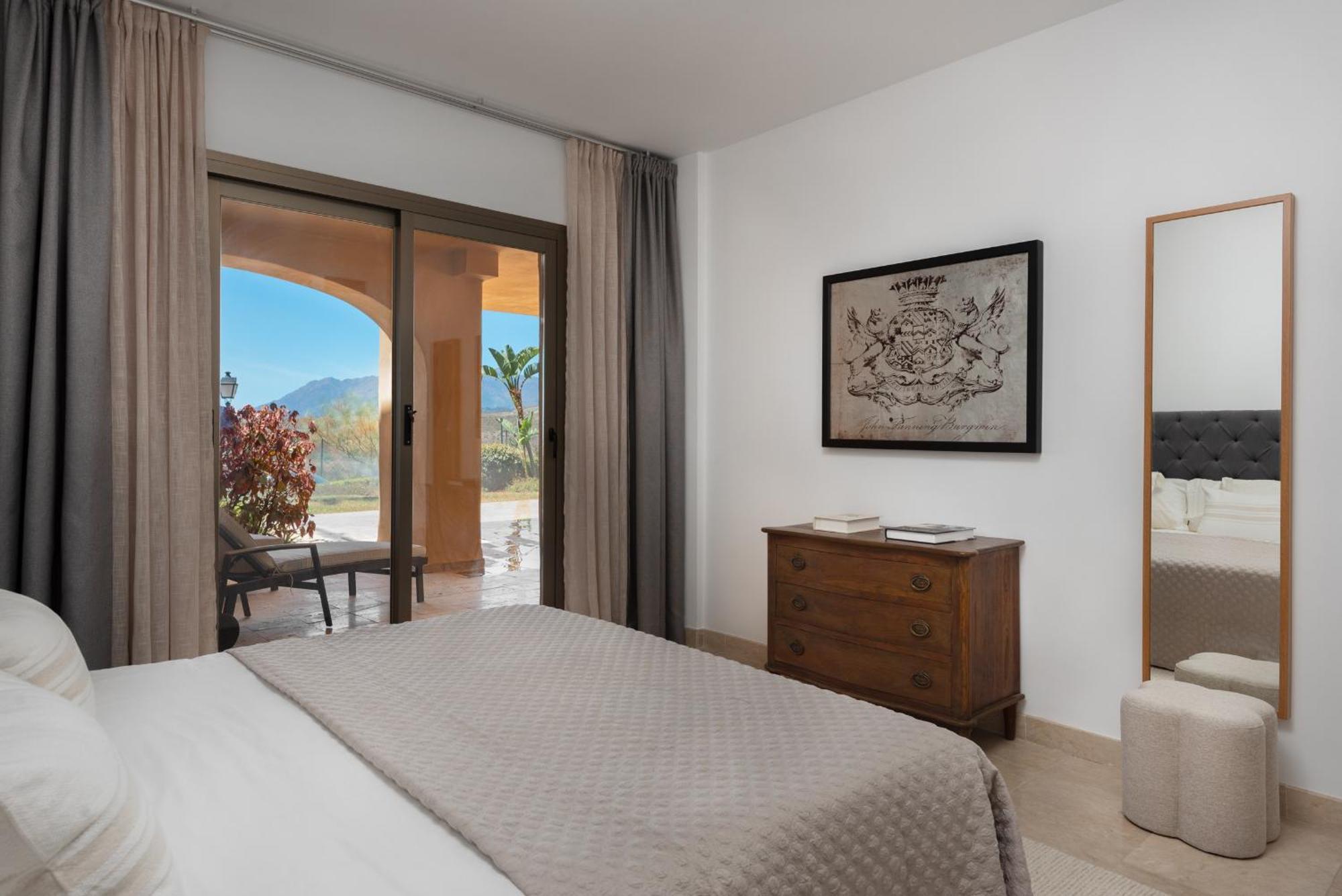 Apartment Serene 3-bedroom With Sea And Sunset Views Estepona