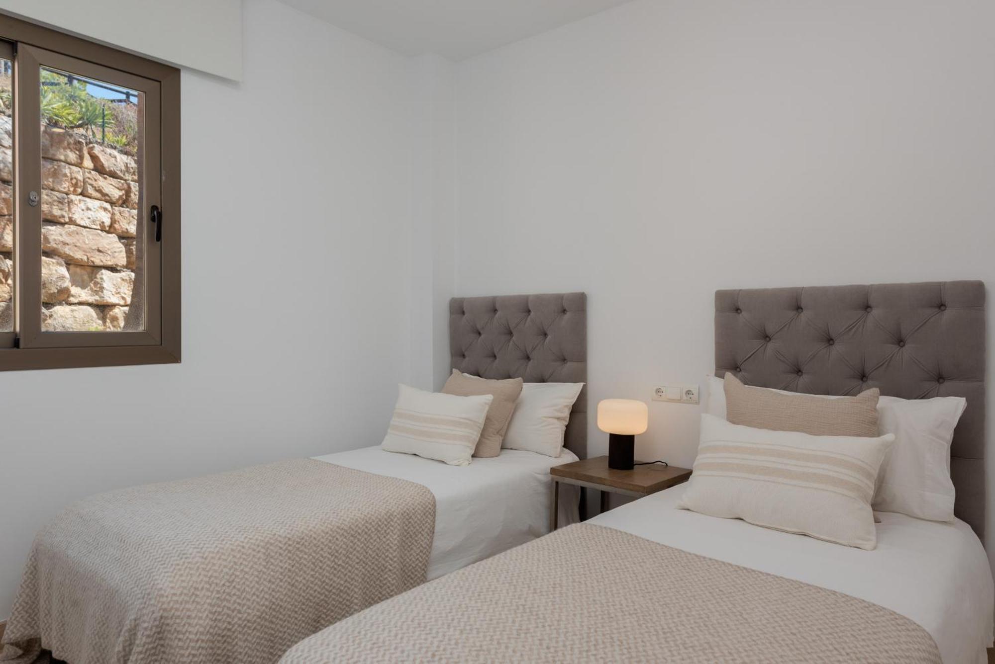 Serene 3-bedroom With Sea And Sunset Views *