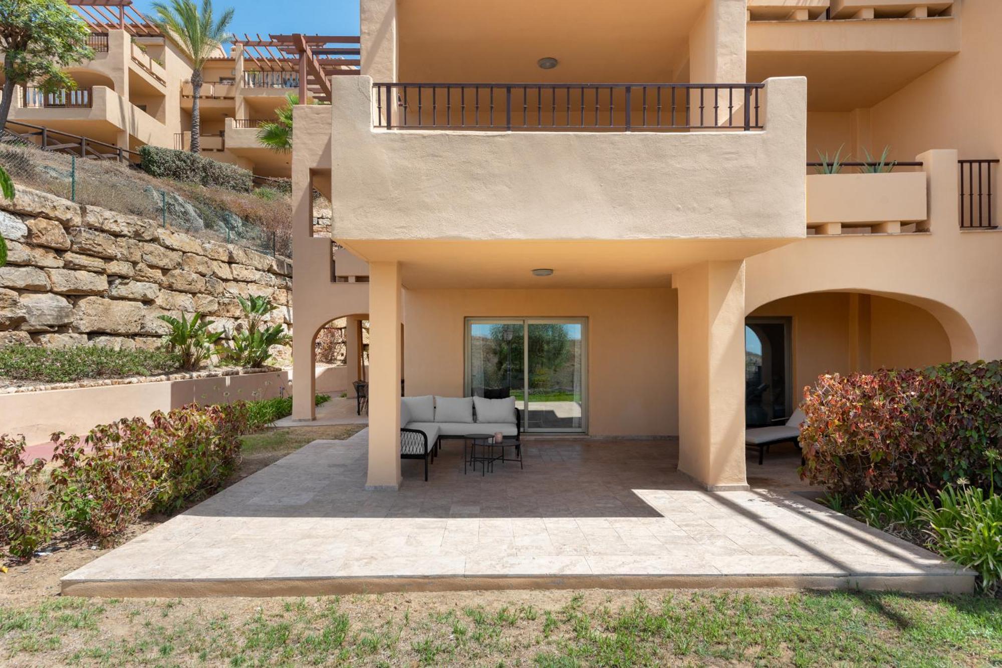 Serene 3-bedroom With Sea And Sunset Views Apartment