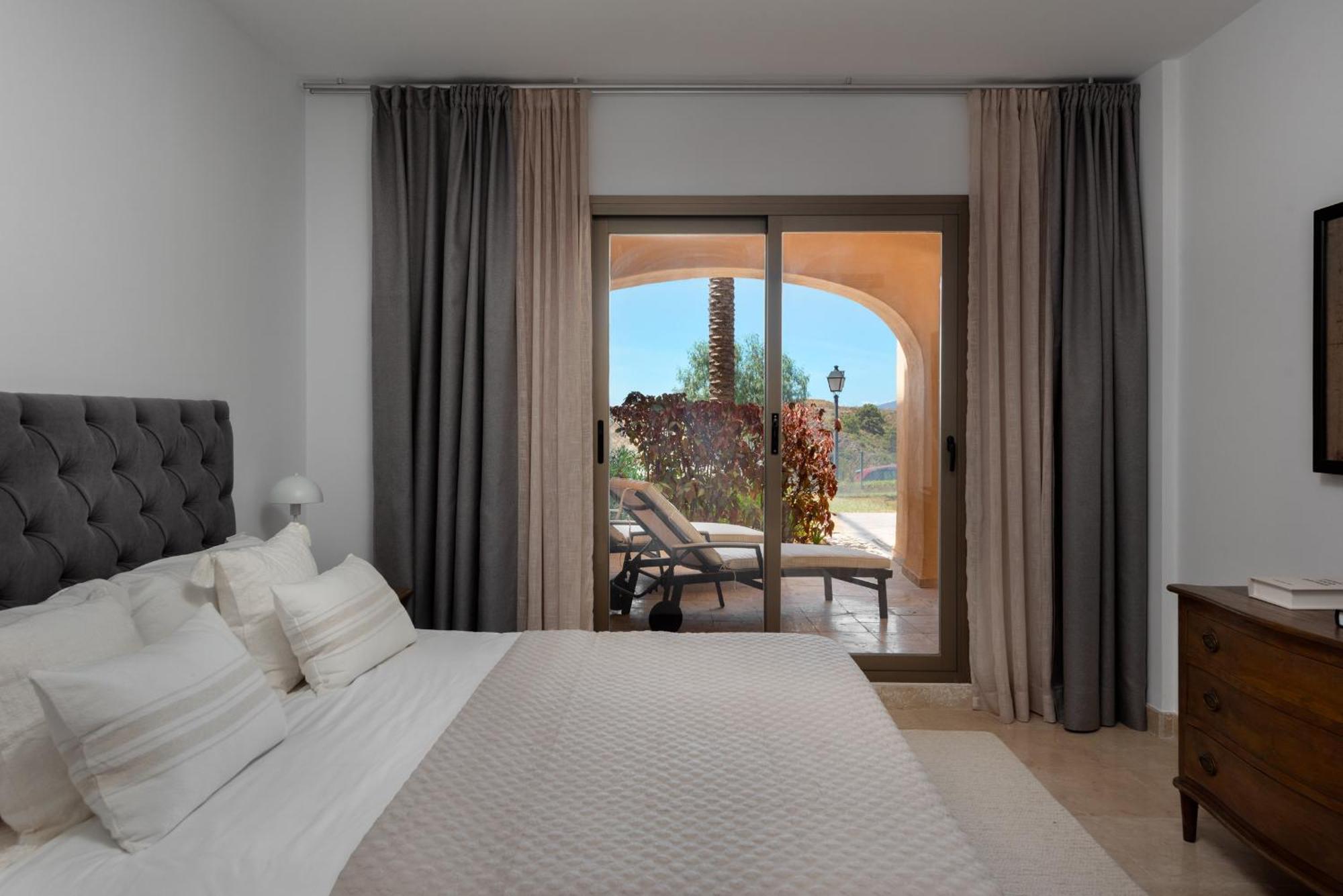 Apartment Serene 3-bedroom With Sea And Sunset Views Estepona