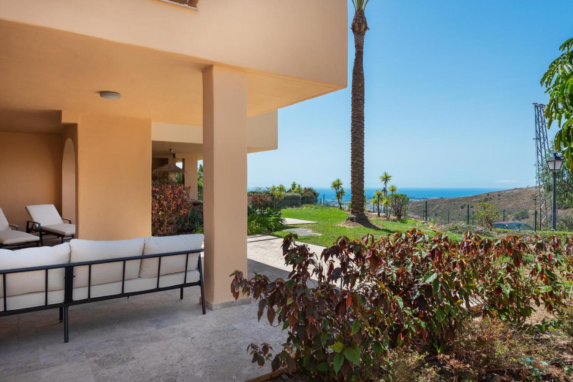 Apartment Serene 3-bedroom With Sea And Sunset Views