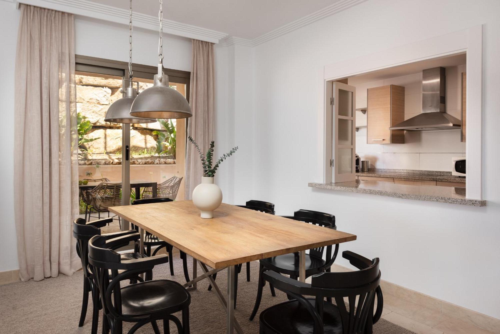 Serene 3-bedroom With Sea And Sunset Views *