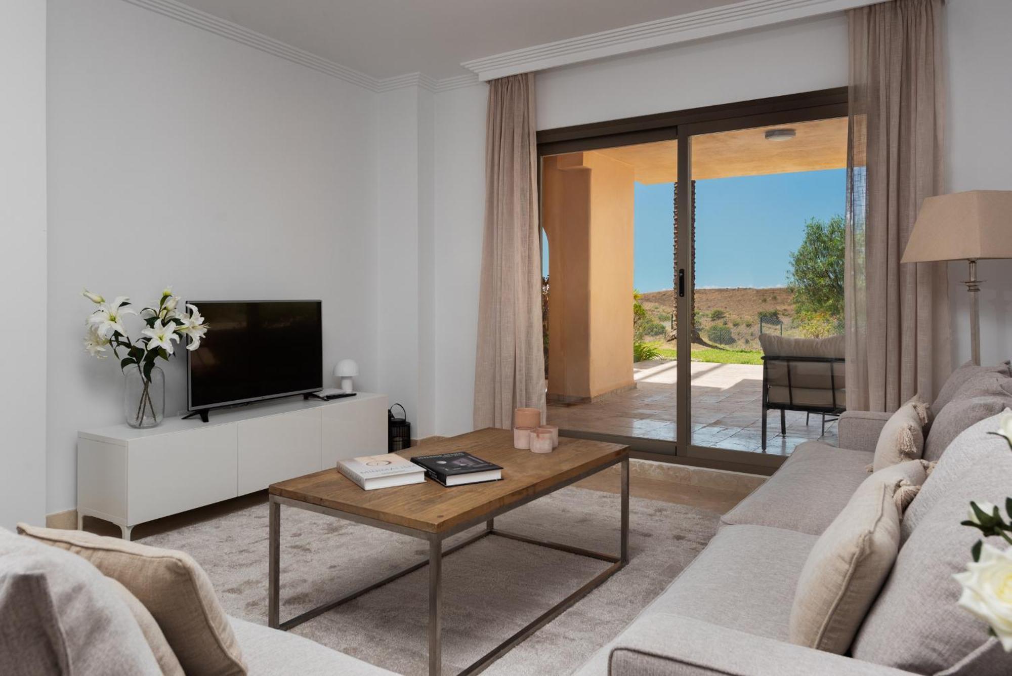Apartment Serene 3-bedroom With Sea And Sunset Views Estepona