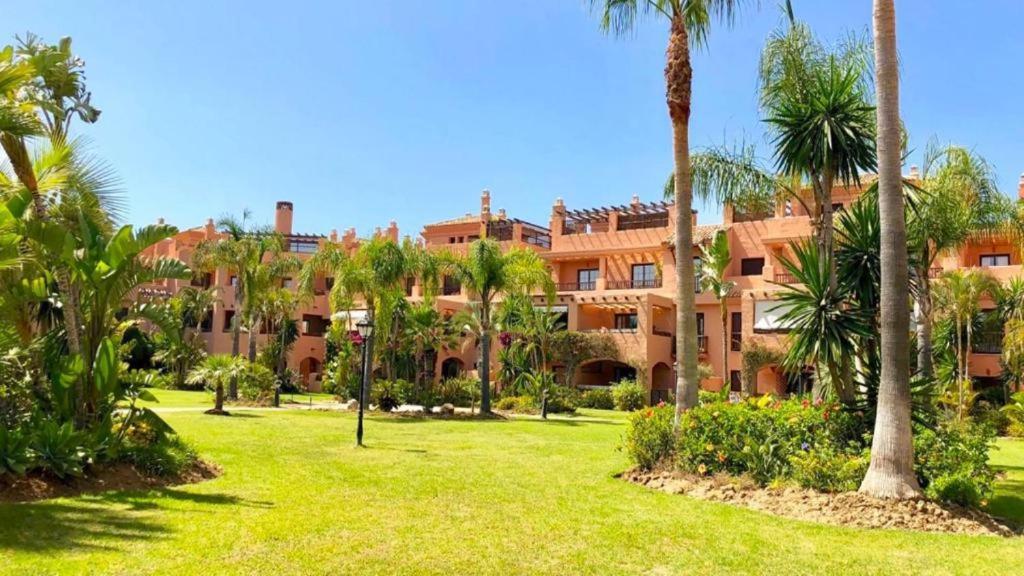Marbella I Beachside And Extra Spacious, Next To Marriott Playa Andaluza, Private Heated Jacuzzi, 6 Swimming Pools, Gym, Padel & Tennis Apartment *