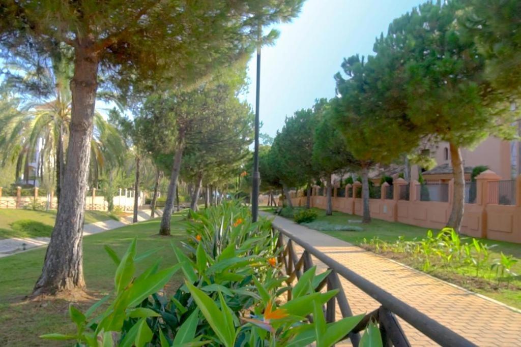 Apartment Marbella I Beachside And Extra Spacious, Next To Marriott Playa Andaluza, Private Heated Jacuzzi, 6 Swimming Pools, Gym, Padel & Tennis