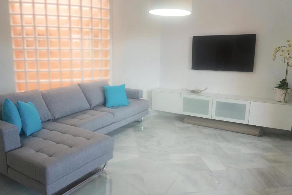 Apartment Marbella I Beachside And Extra Spacious, Next To Marriott Playa Andaluza, Private Heated Jacuzzi, 6 Swimming Pools, Gym, Padel & Tennis