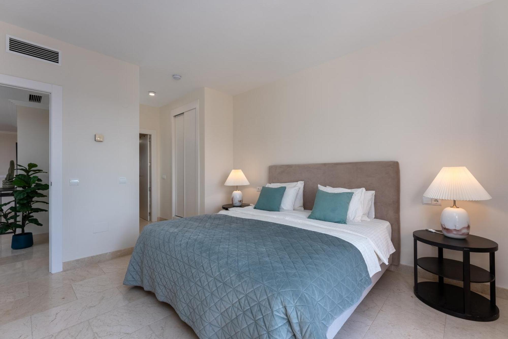 Stunning 3-bedroom Seaview Penthouse *