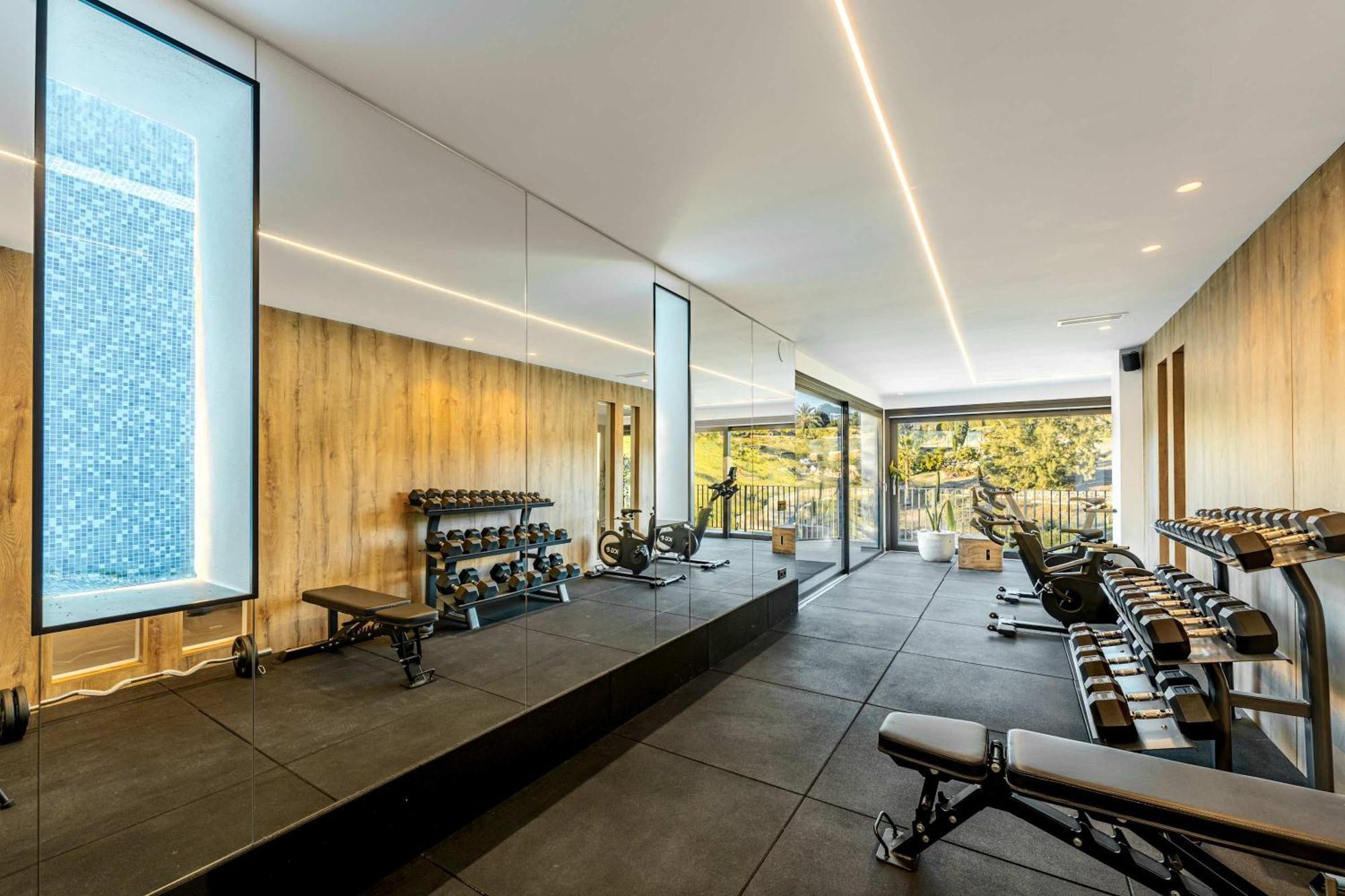 Paraiso W Parking Gym Pool Lounge Cinema