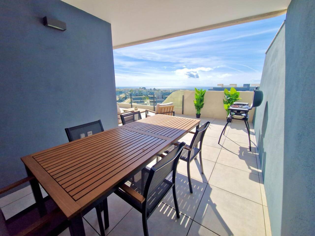 Sr Oasis 325 2 Bdr Penthouse With Sea View *