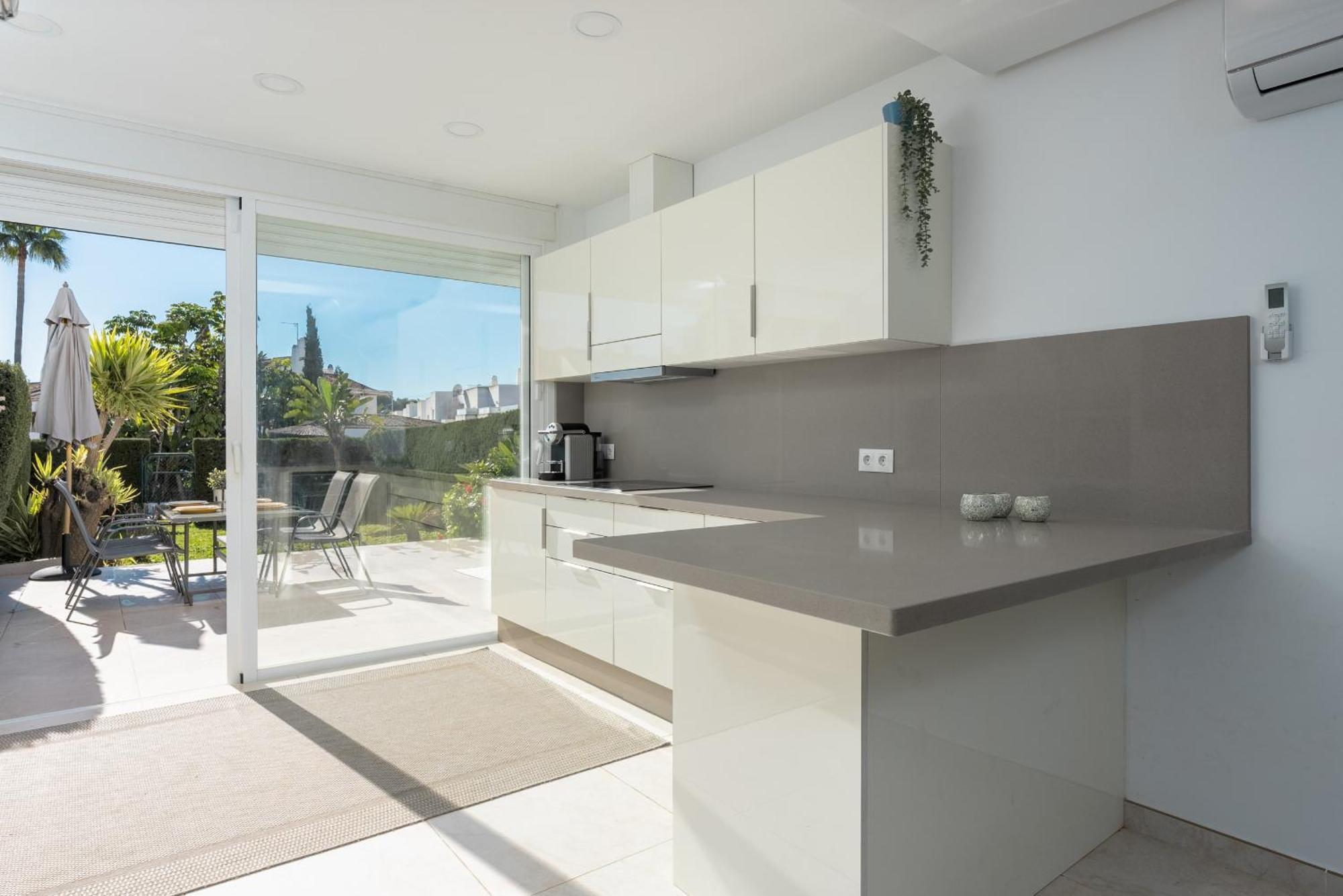Apartment Cozy 3-bedroom Ground Floor With Large Garden *