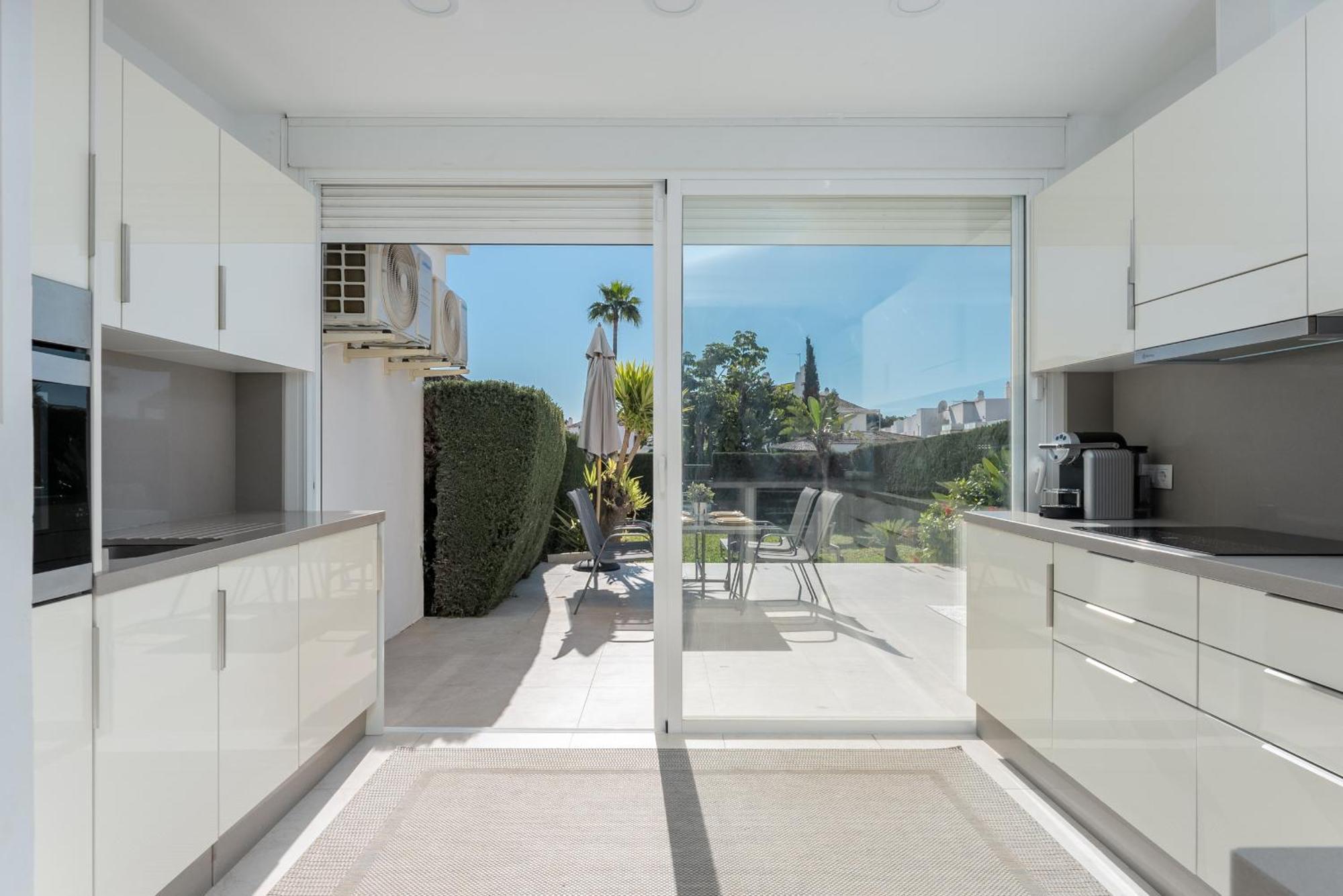 Cozy 3-bedroom Ground Floor With Large Garden Apartment Estepona