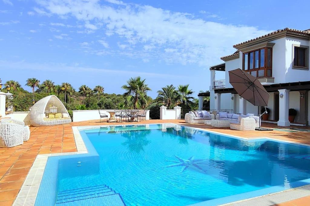 13 Bdrms Rancho Huge Garden Breathtaking Views!