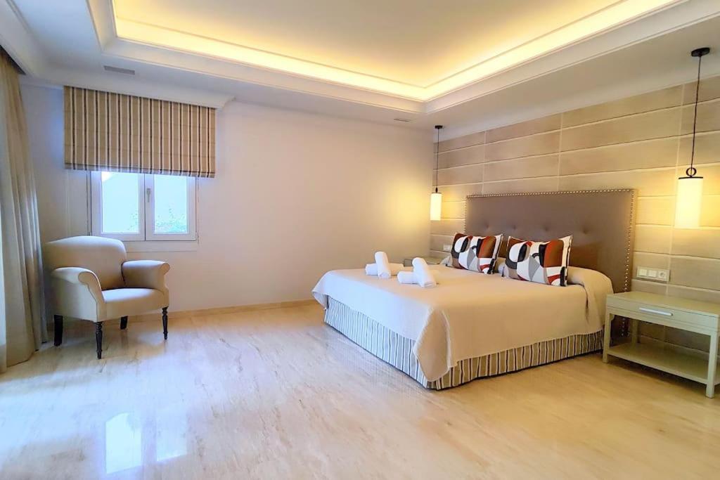 13 Bdrms Rancho Huge Garden Breathtaking Views! Villa