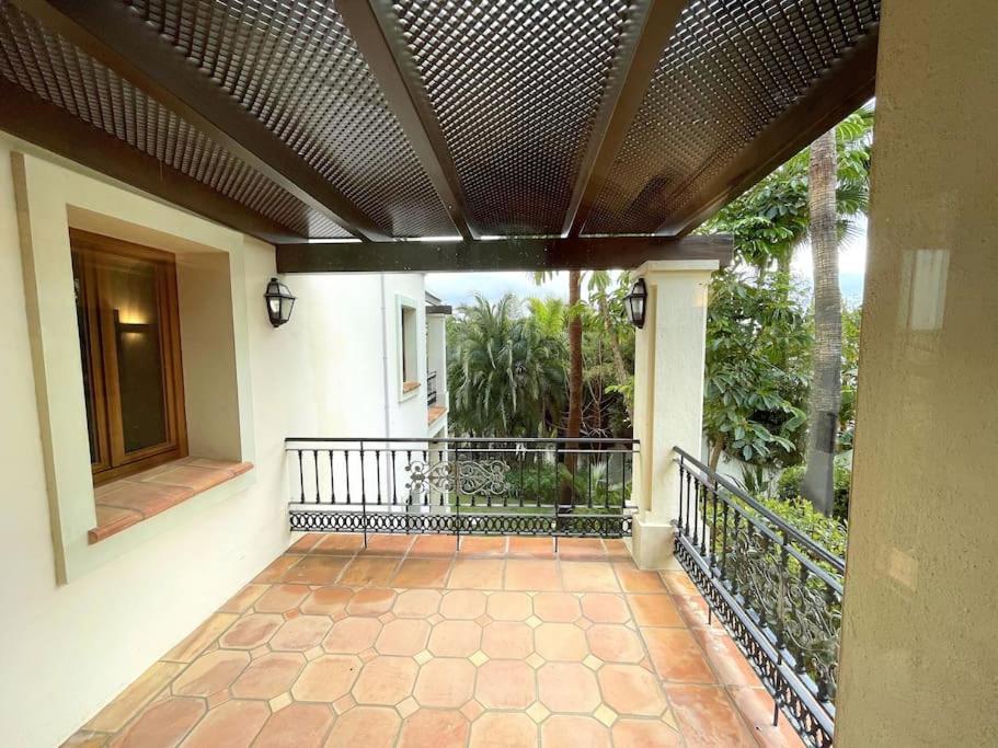 13 Bdrms Rancho Huge Garden Breathtaking Views! Villa Estepona