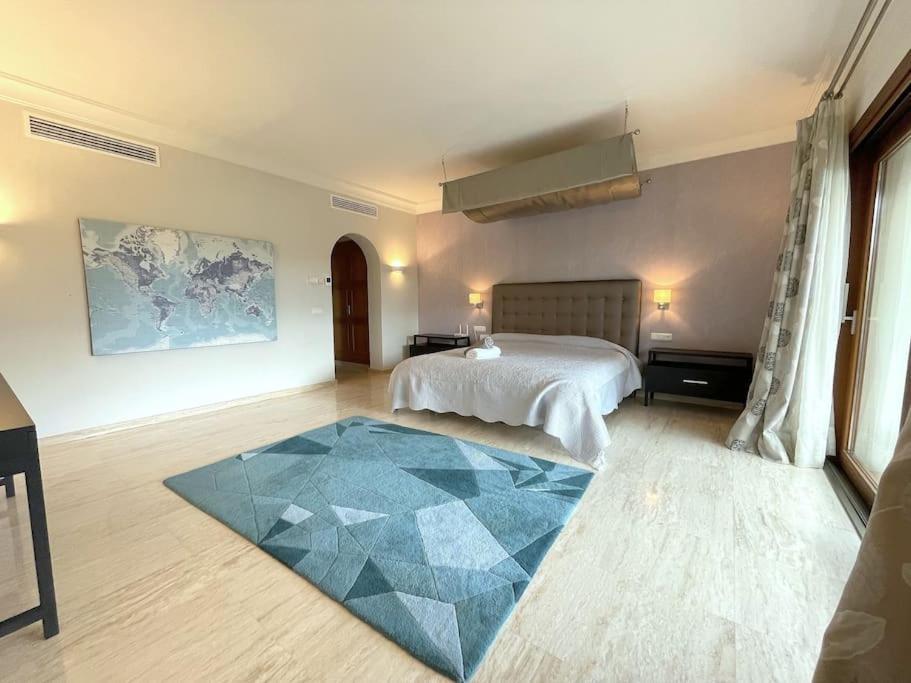 13 Bdrms Rancho Huge Garden Breathtaking Views! Estepona