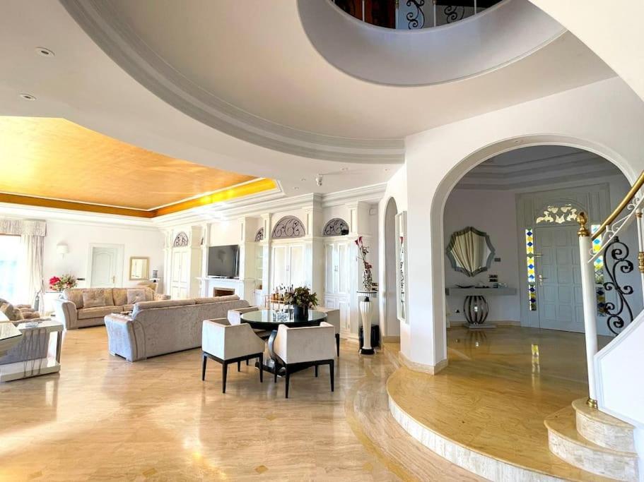 13 Bdrms Rancho Huge Garden Breathtaking Views! Villa Estepona