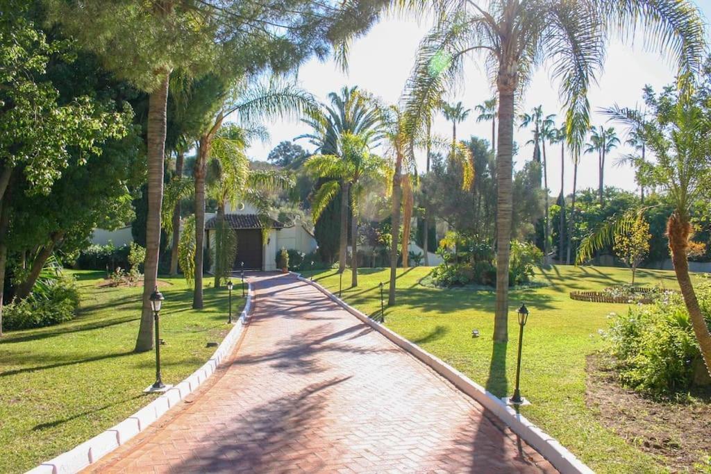13 Bdrms Rancho Huge Garden Breathtaking Views! Villa Estepona