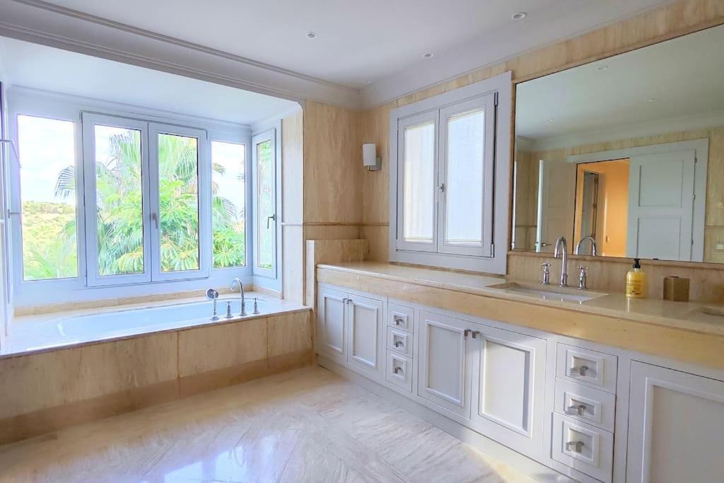 Villa 13 Bdrms Rancho Huge Garden Breathtaking Views! Estepona