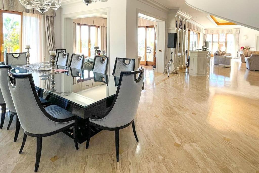13 Bdrms Rancho Huge Garden Breathtaking Views! Villa Estepona