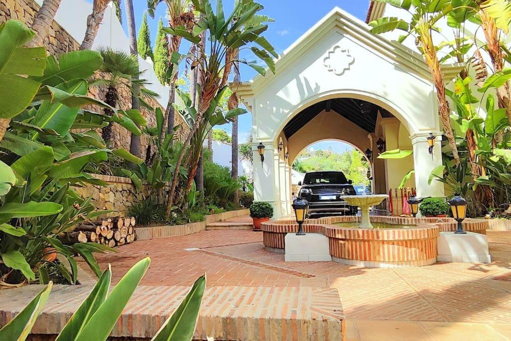 13 Bdrms Rancho Huge Garden Breathtaking Views! *
