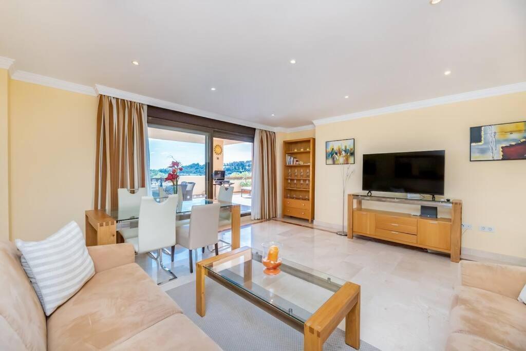Spacious With Views, Pools + Rdr346 * Estepona