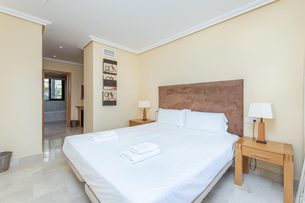 Spacious With Views, Pools + Rdr346