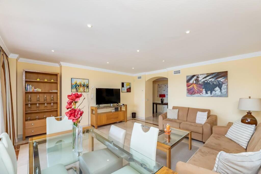 Spacious With Views, Pools + Rdr346 * Estepona
