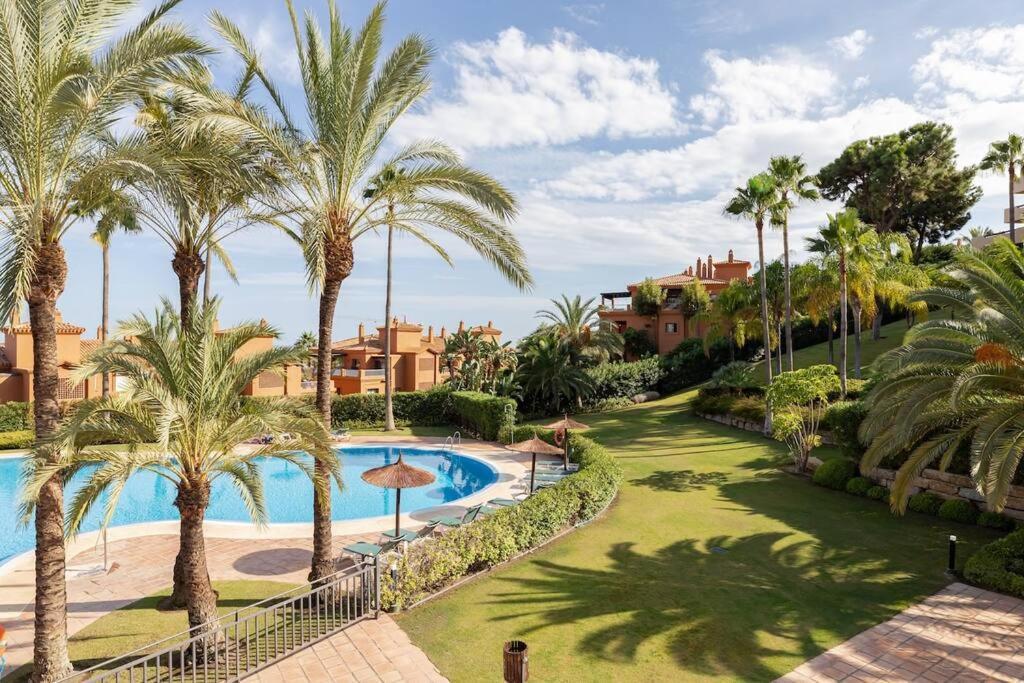Spacious With Views, Pools + Rdr346 Apartment