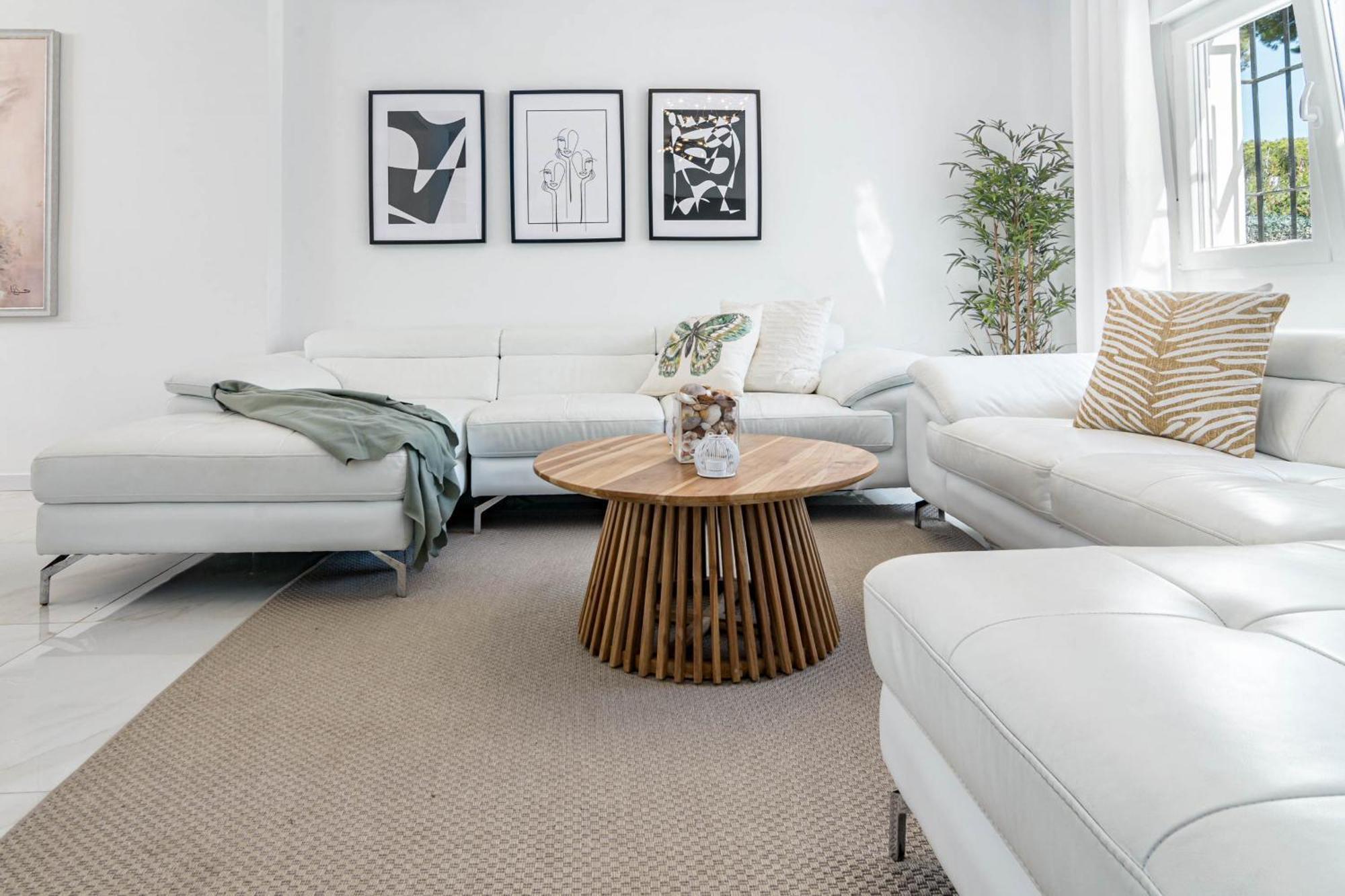 Ben32- Townhouse, By Roomservice