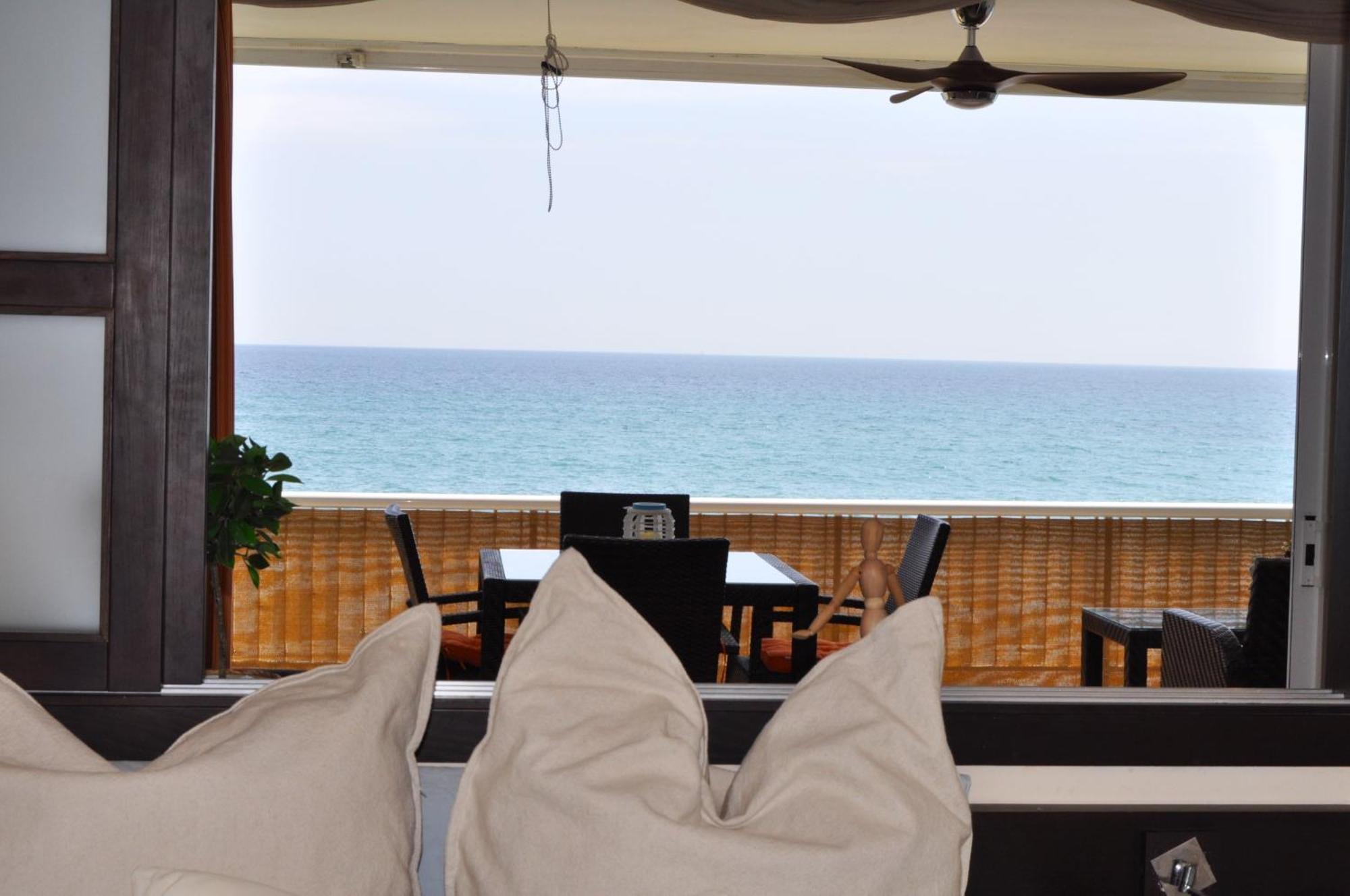 Apartment Magnificent Front Sea Views