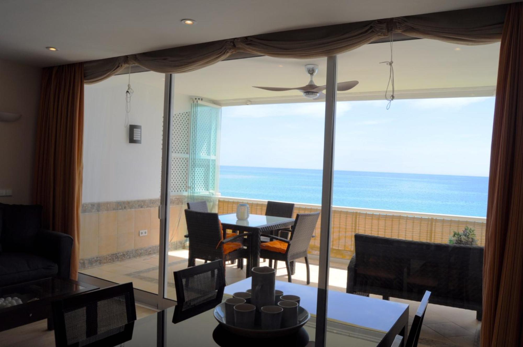 Apartment Magnificent Front Sea Views