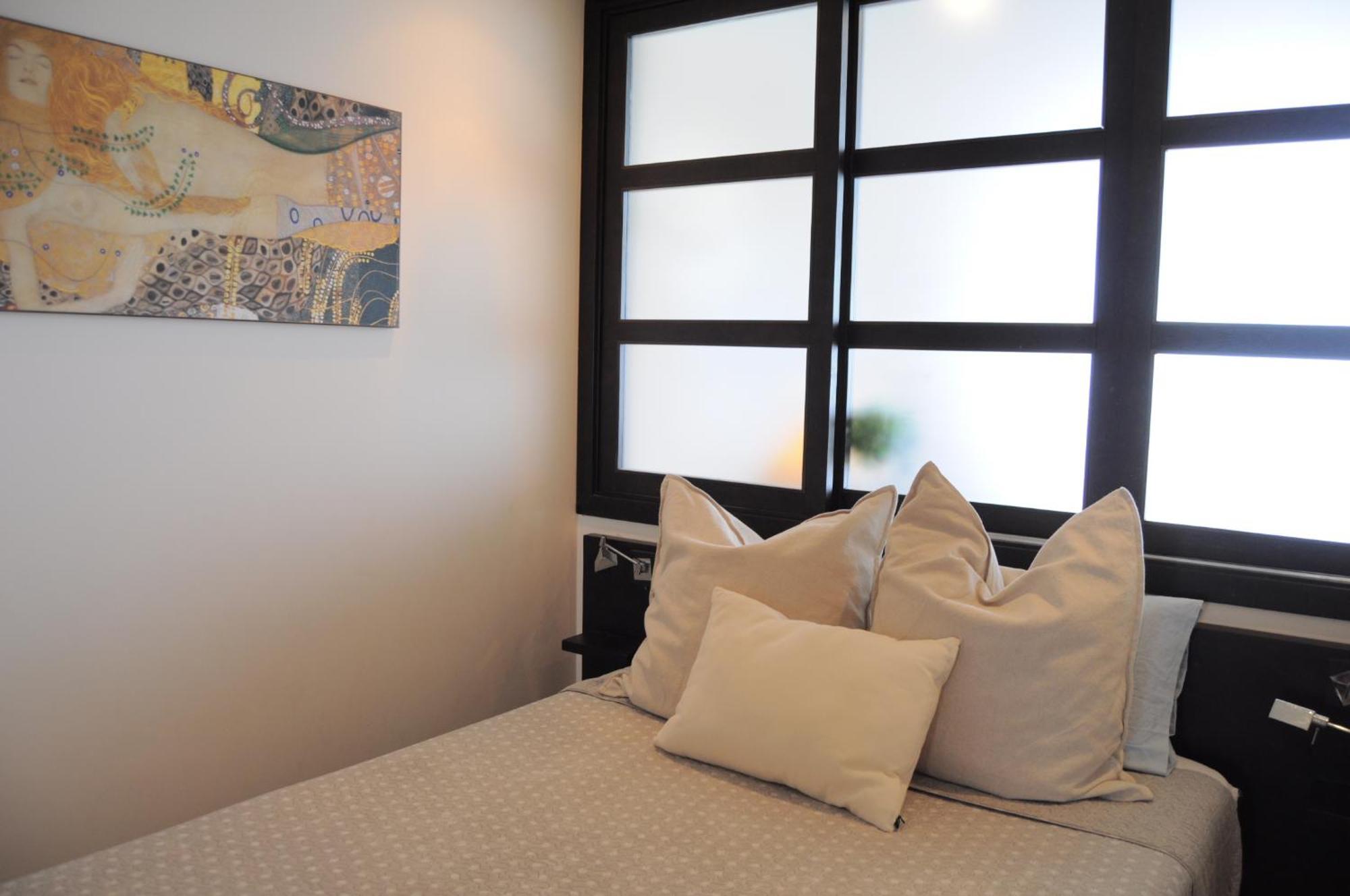Magnificent Front Sea Views Apartment