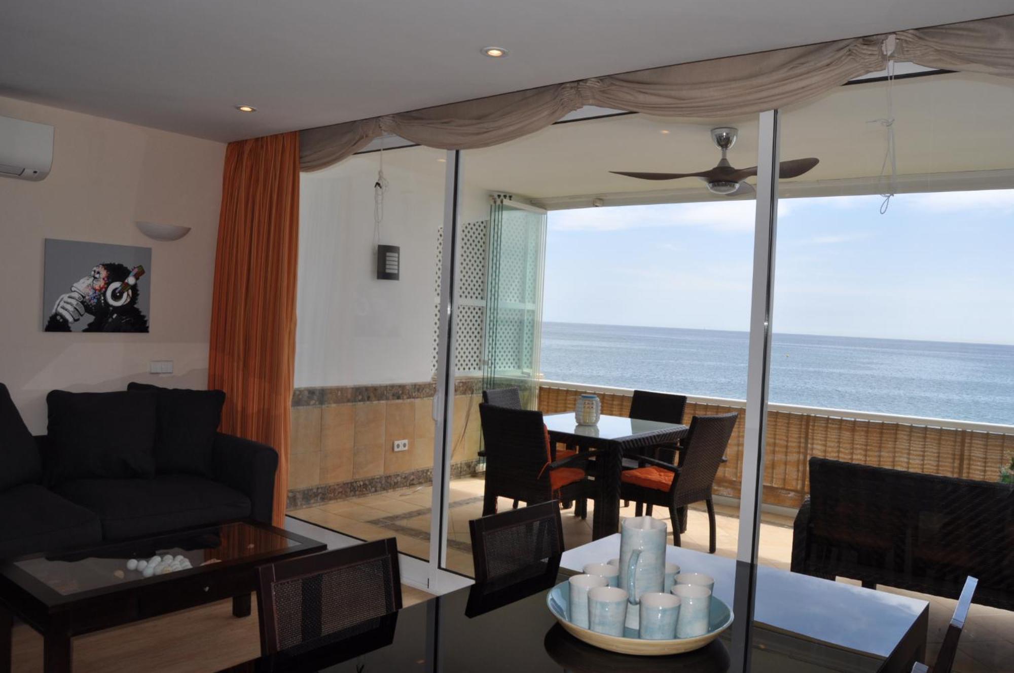 Magnificent Front Sea Views Apartment *