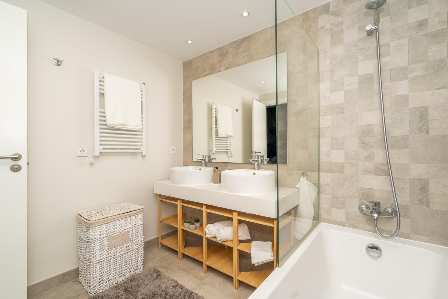 Inf34i - Modern & Bright Apartment Estepona