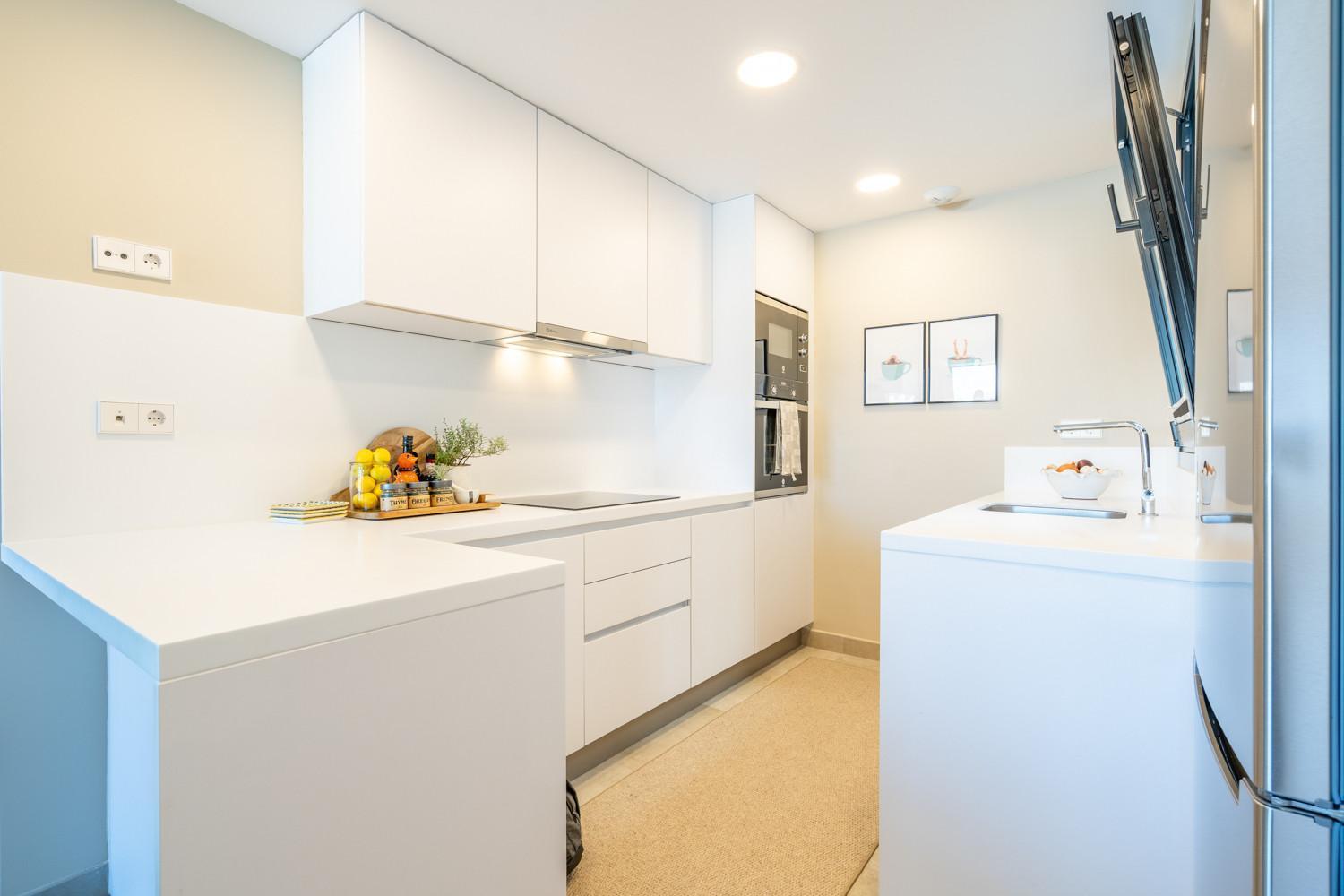 Inf34i - Modern & Bright Apartment Estepona