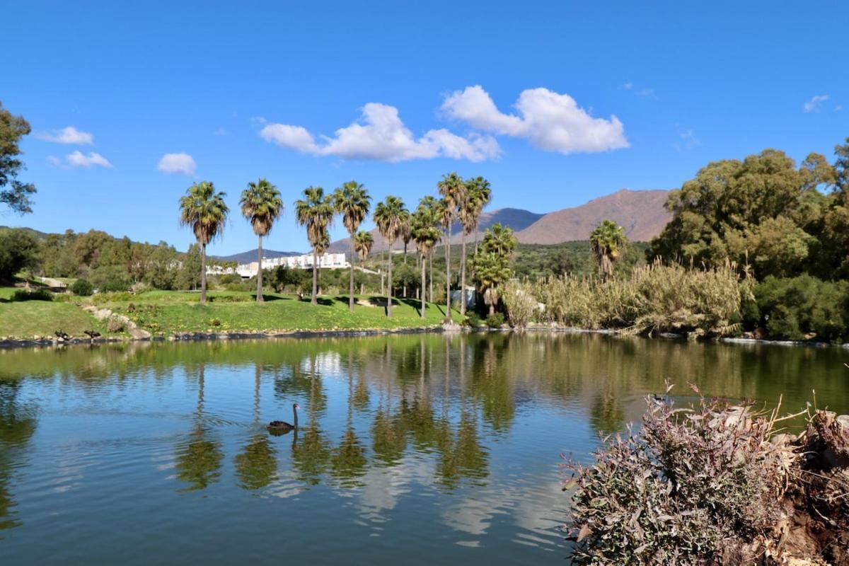 Golf Resort, Pool, Bbq, Massive Sunny Terrace With Mountain Views Apartment Estepona