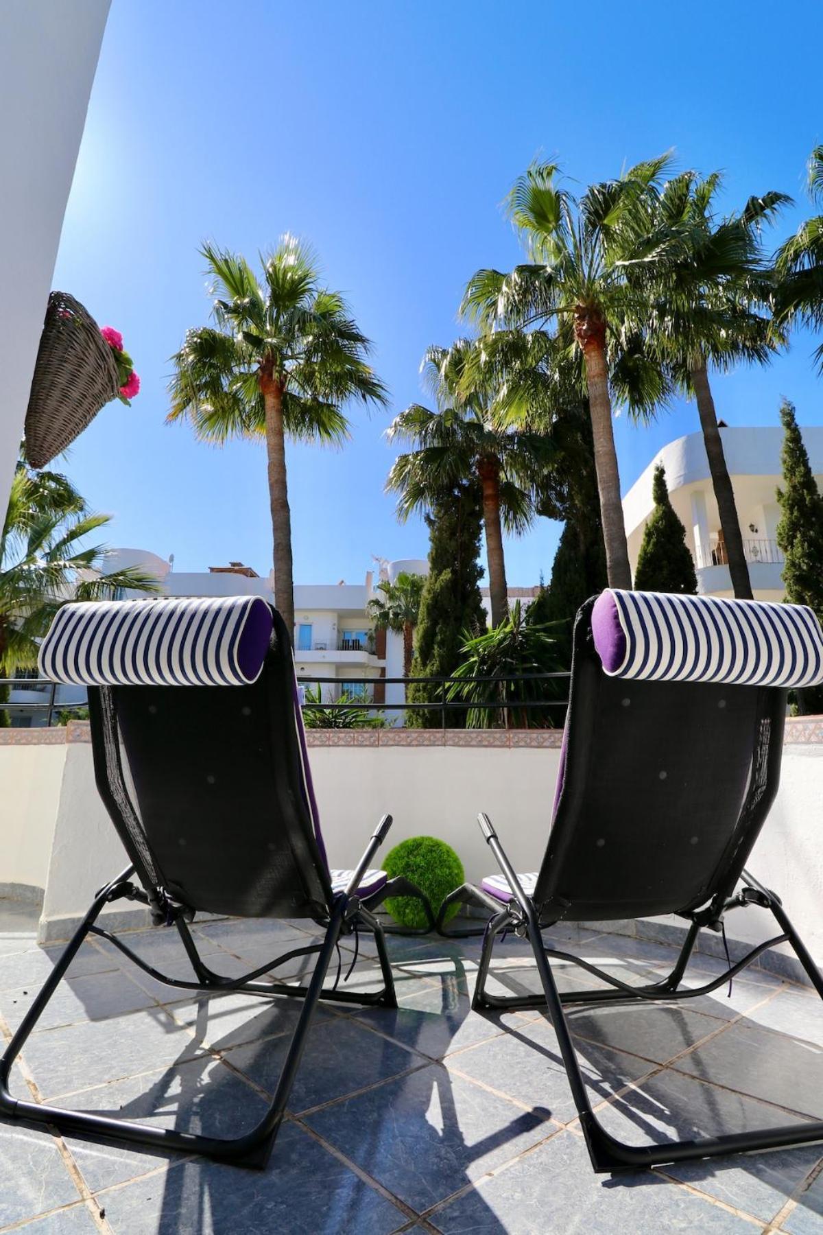 Apartment Golf Resort, Pool, Bbq, Massive Sunny Terrace With Mountain Views