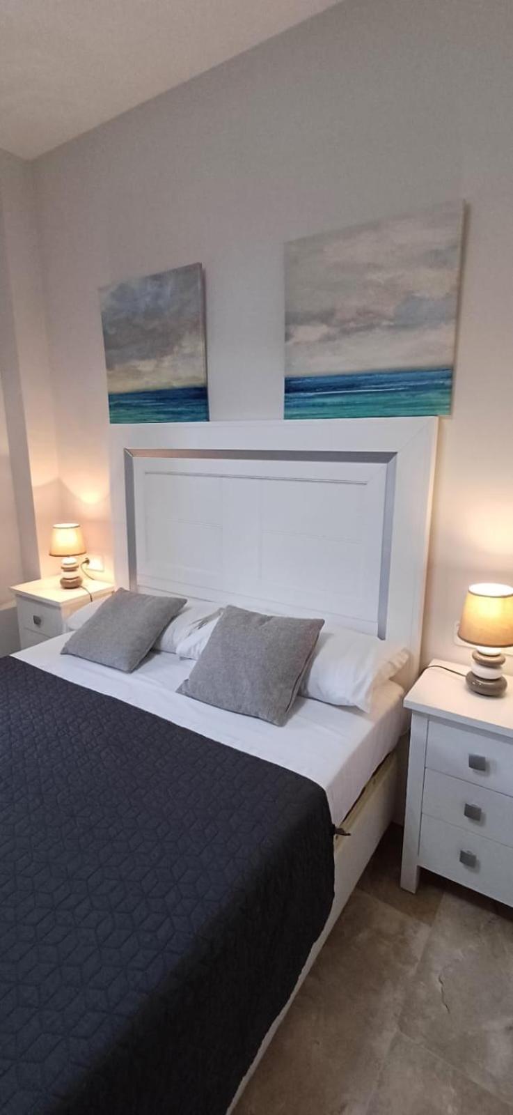 De Tres Muy Espacioso Con Jardines Y Piscinas Apartment