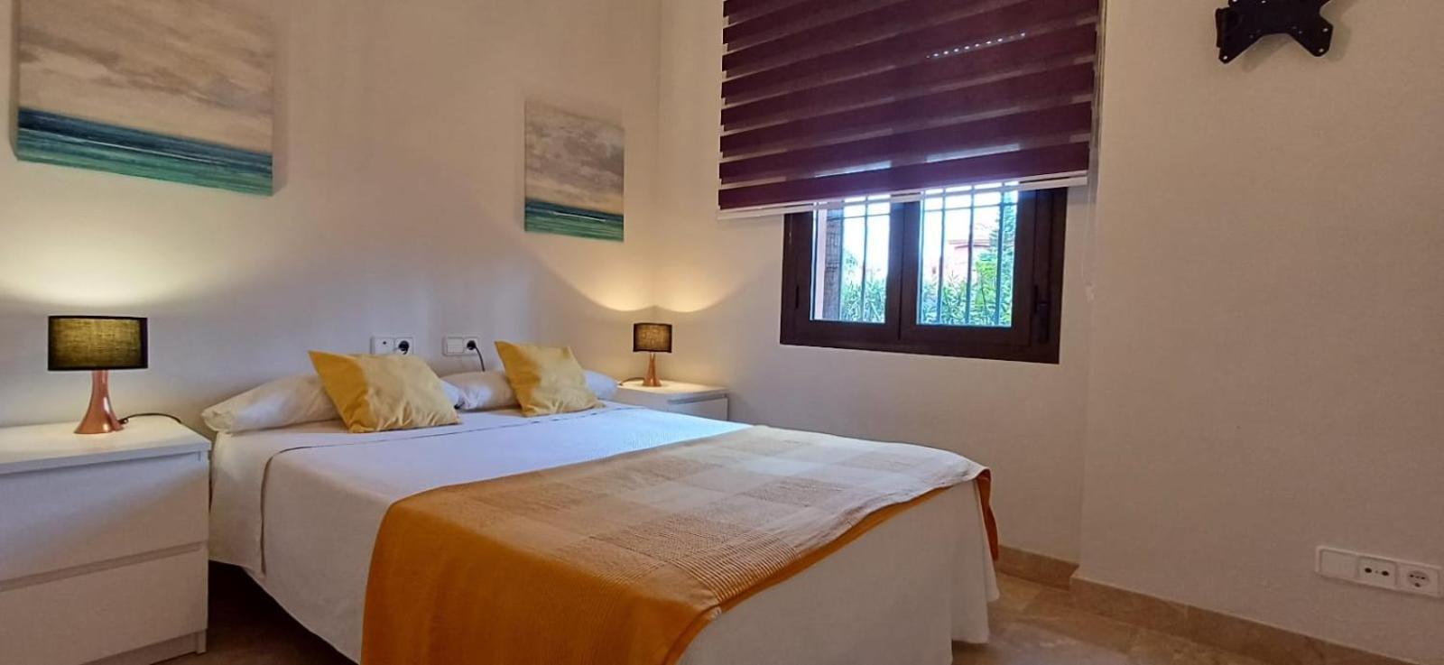 De Tres Muy Espacioso Con Jardines Y Piscinas * Estepona