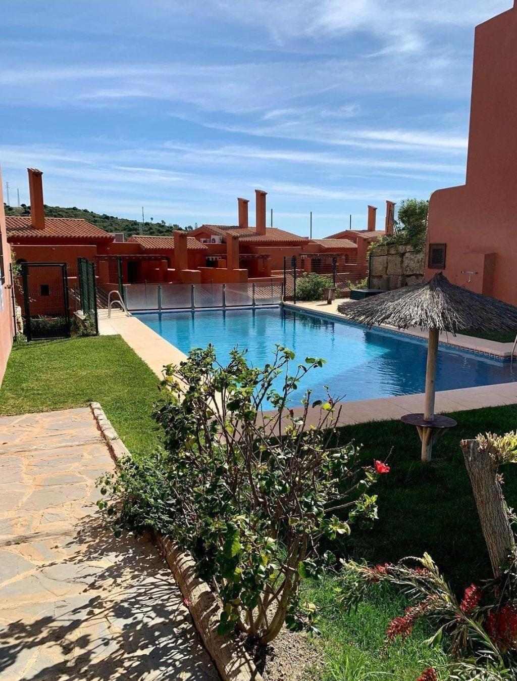 De Tres Muy Espacioso Con Jardines Y Piscinas Apartment