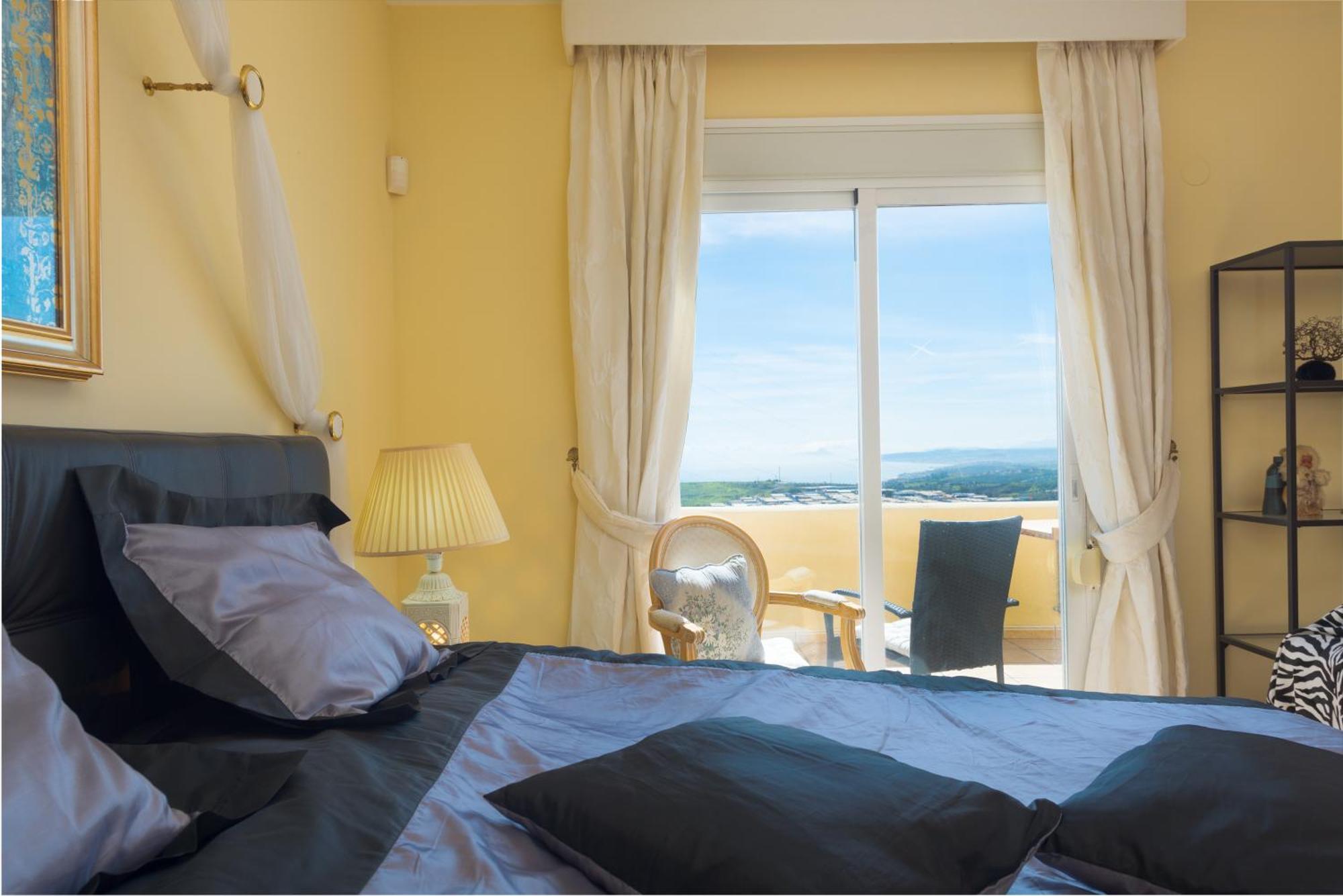 Roca Penthouse * Estepona