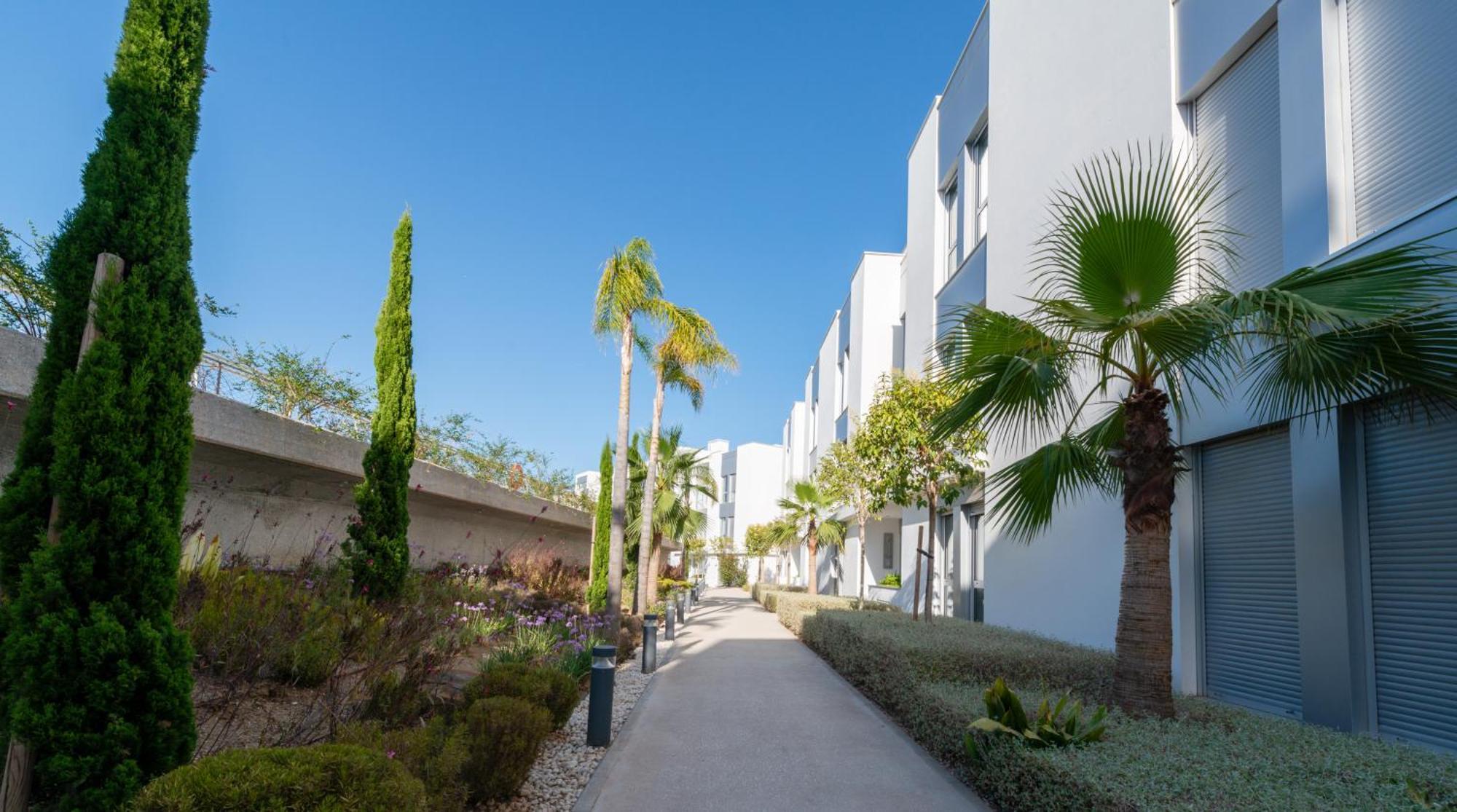 Le Mirage Modern With Sea Views