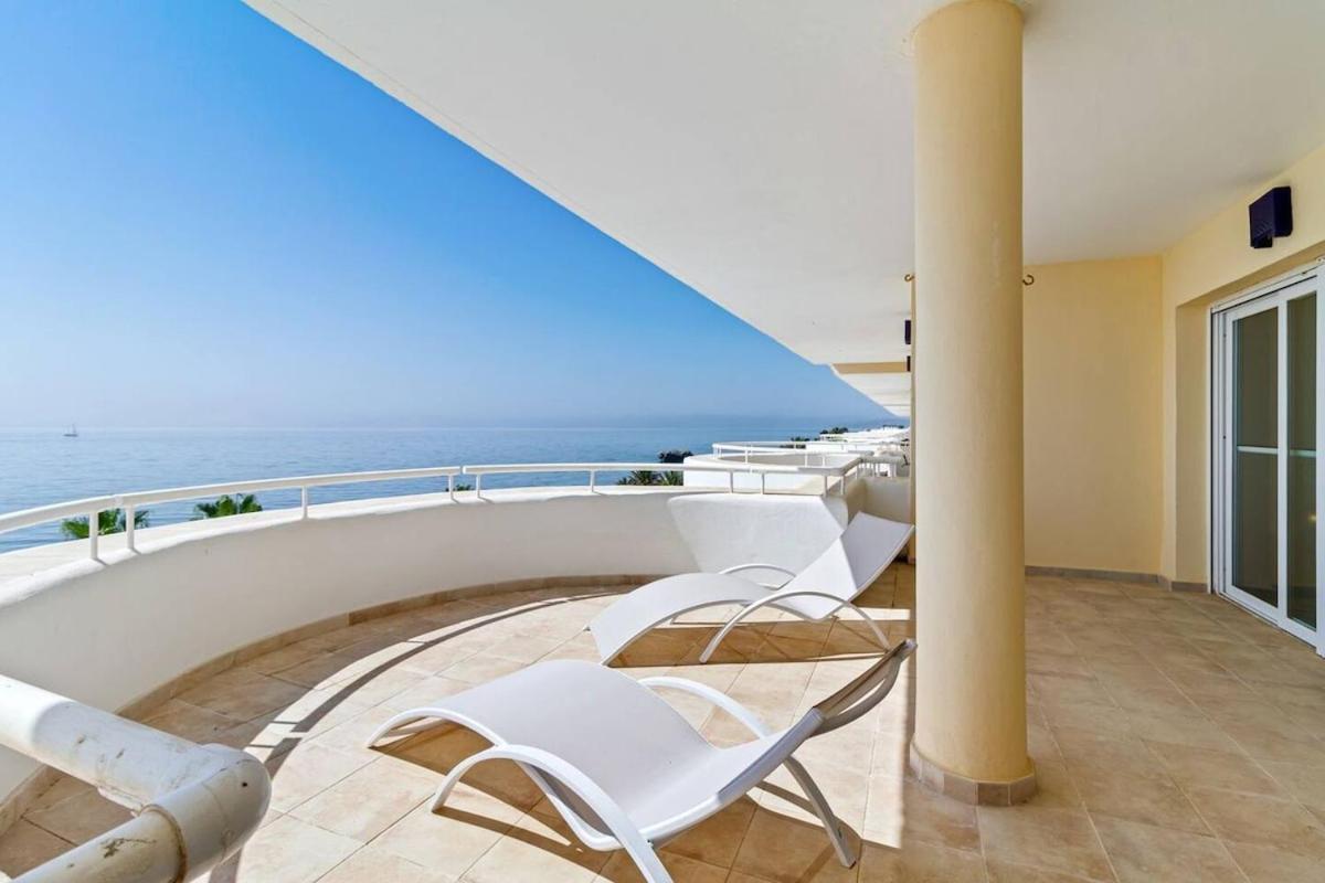 Large Beachfront Apartamento *
